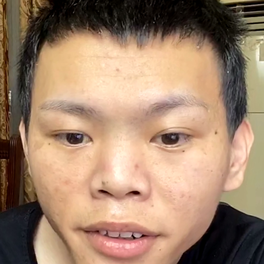 戒指与淡淡的照片