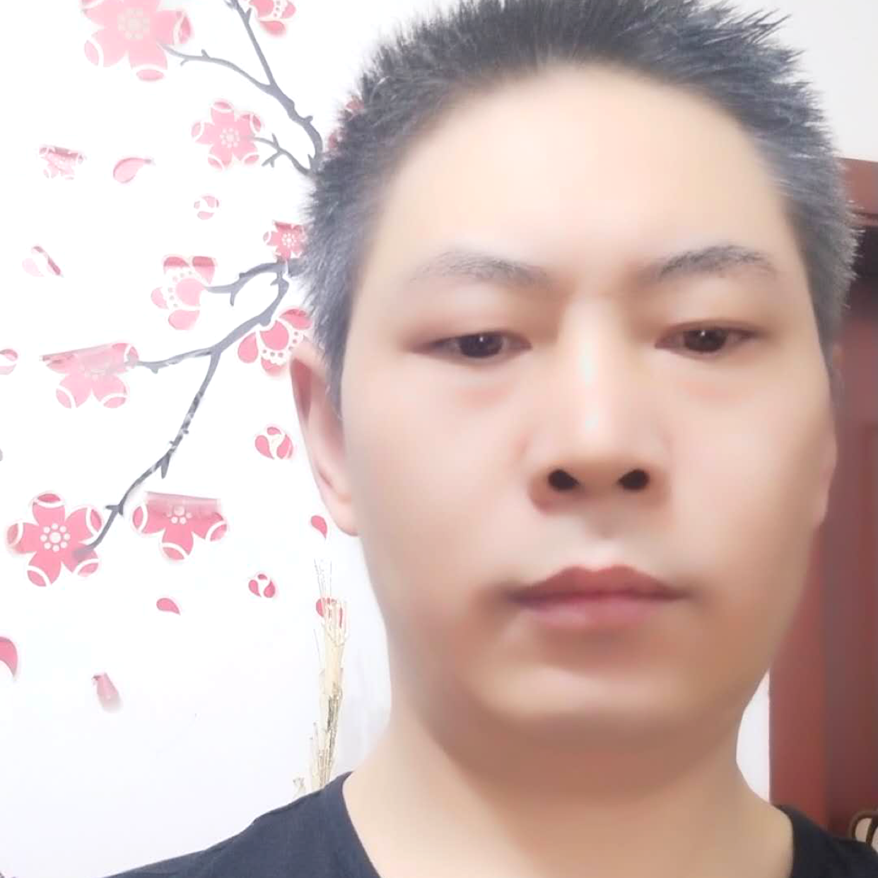 健壮保卫蜡烛的照片