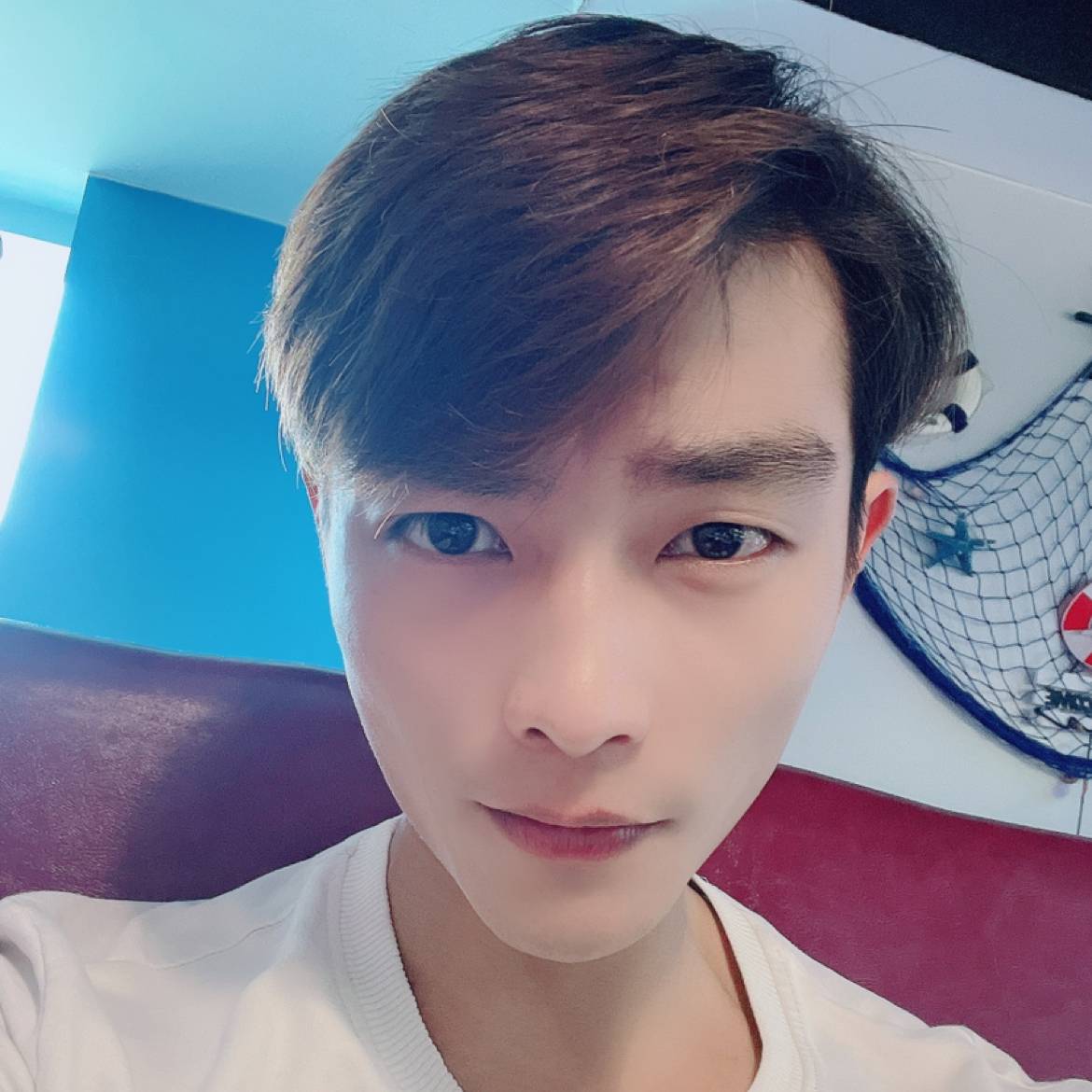 独吻寂寞的照片