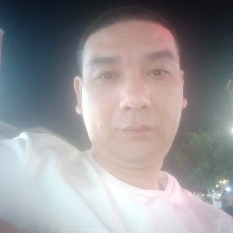 单身闻水影的照片