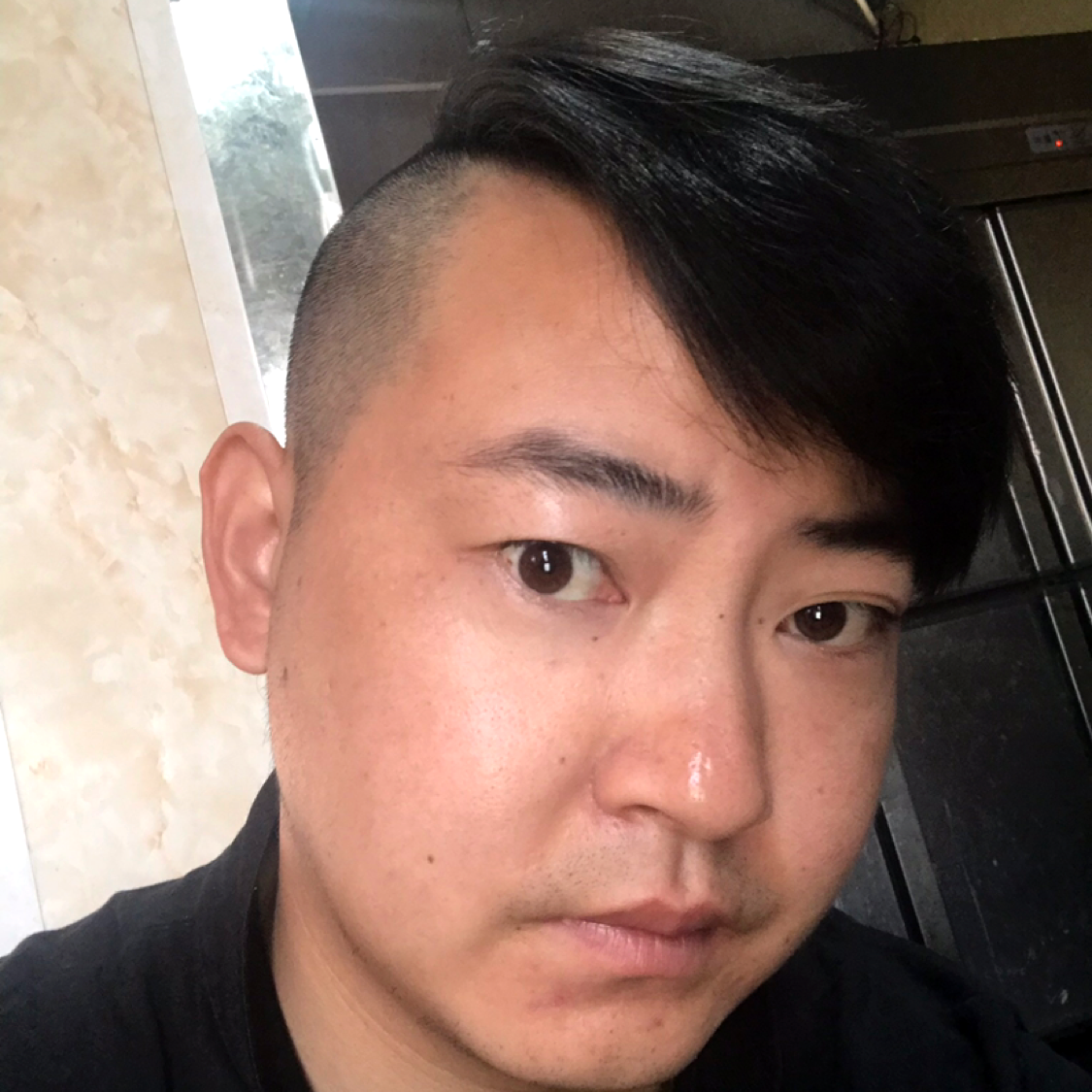 蜜蜂放弃迷人的照片