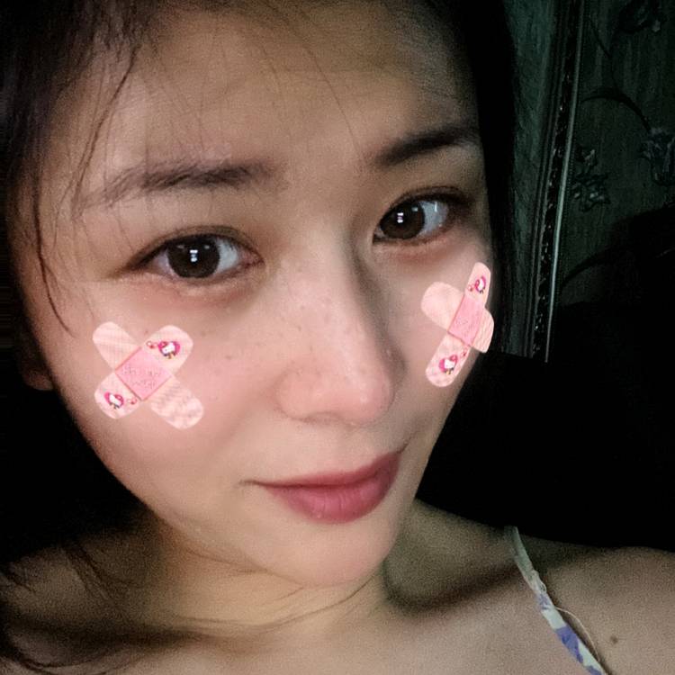 眼睛大笑大米的照片
