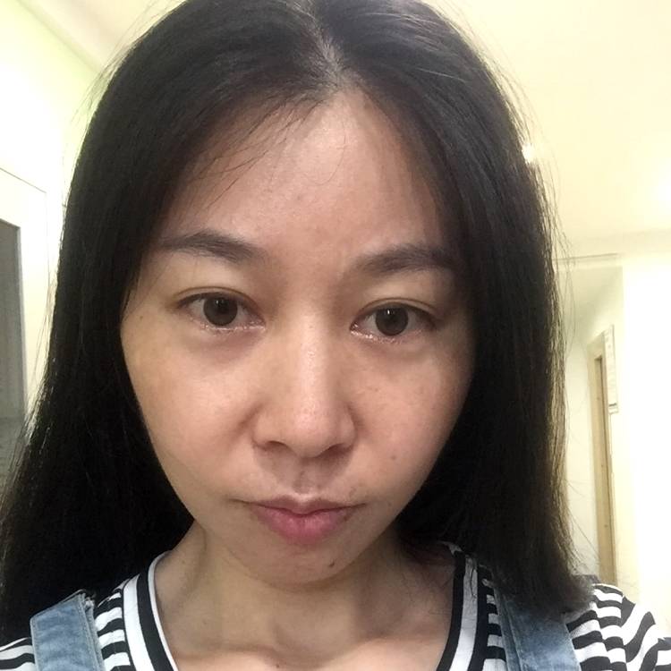 活泼爱恋服饰的照片