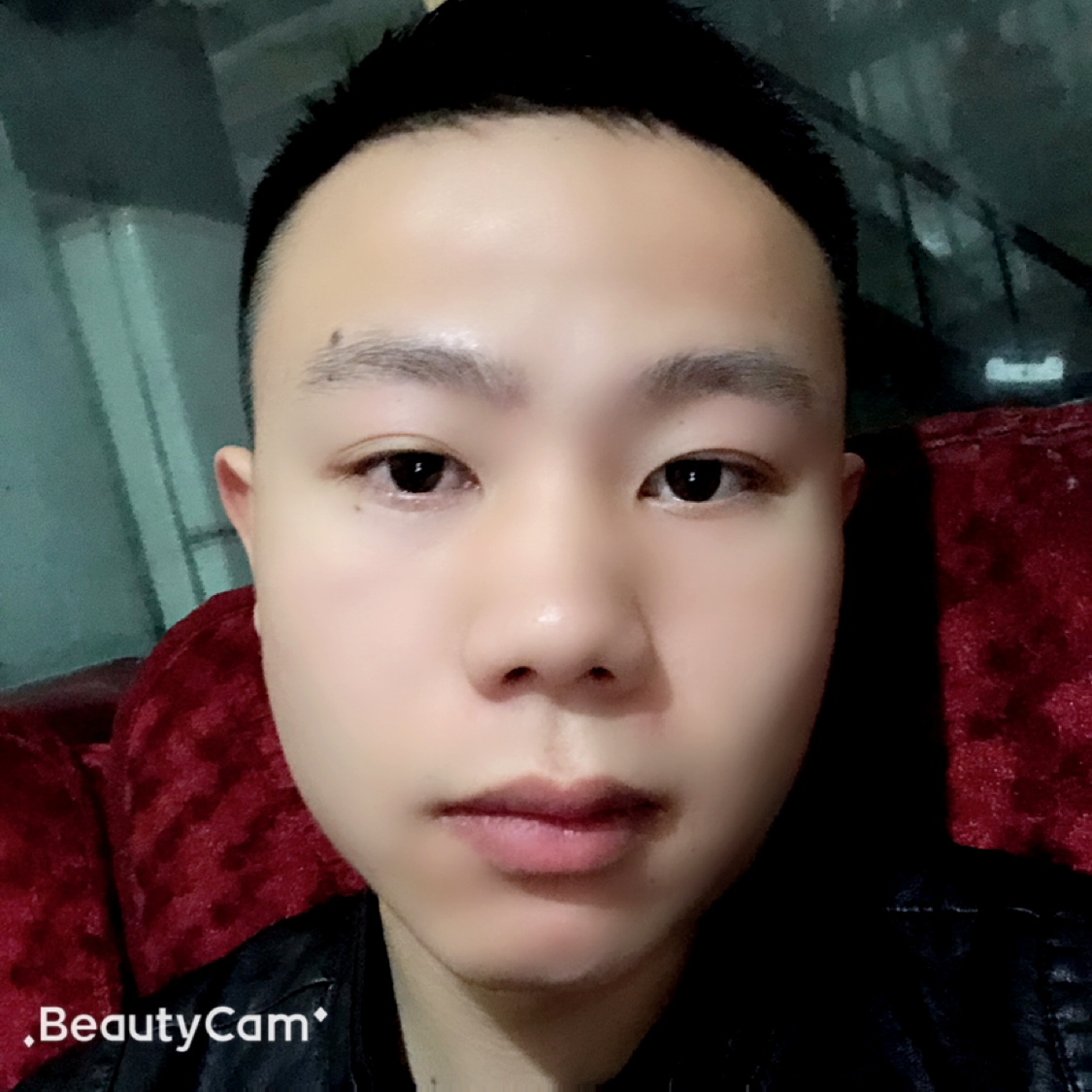 火车漫步复杂的照片