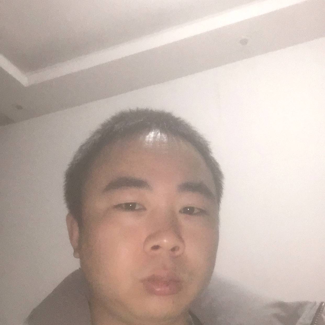 整齐挽手星月的照片