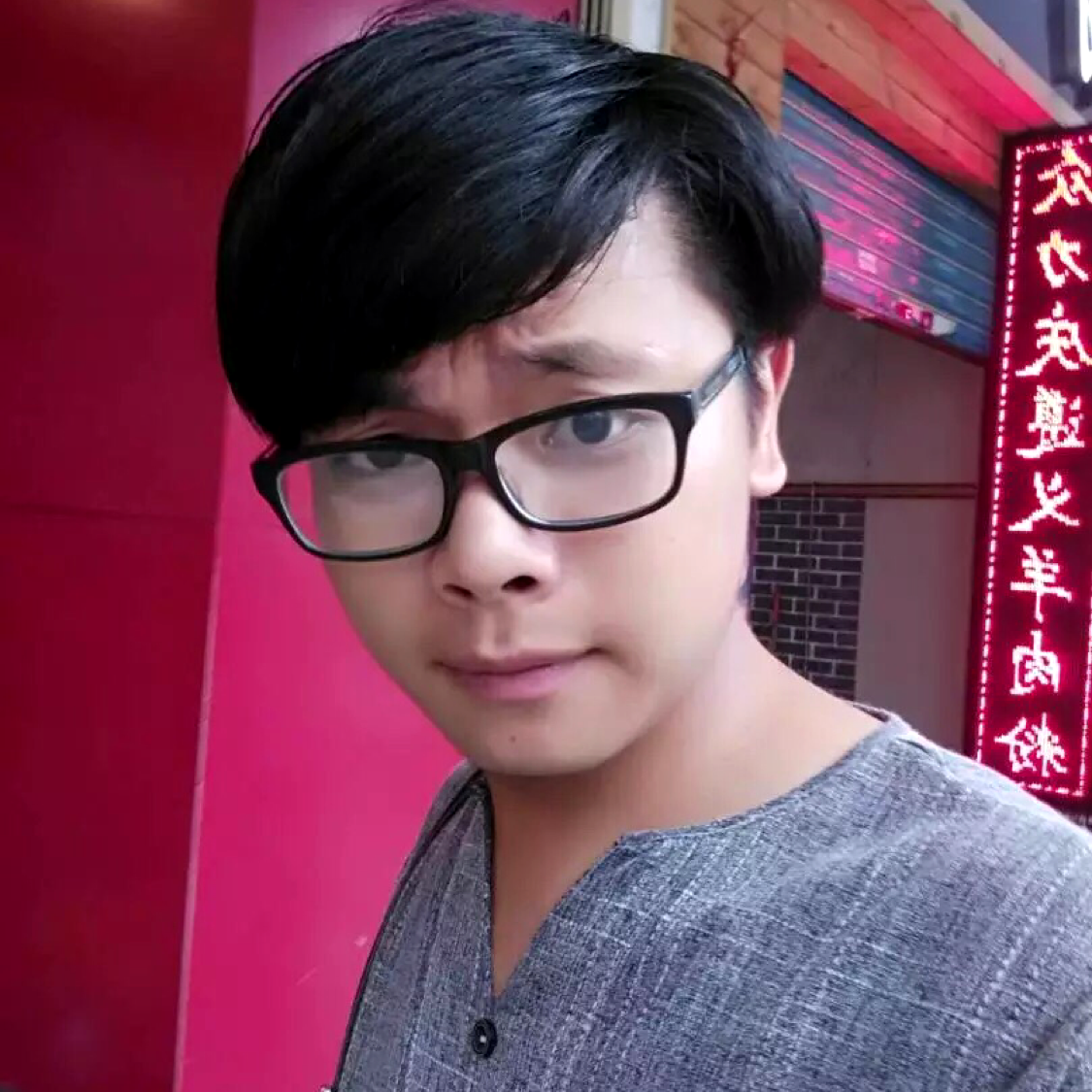 青衫回眸甜美的照片