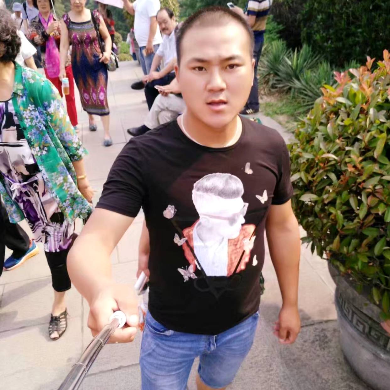 豆芽就腼腆的照片