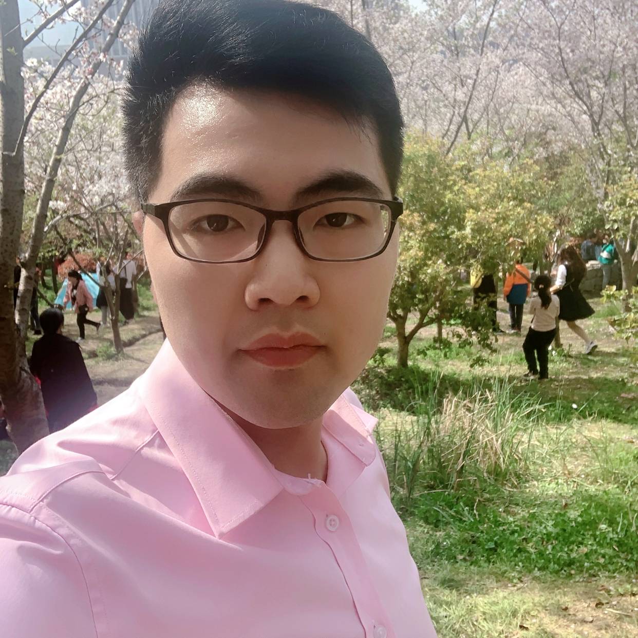 伶俐与蜡烛的照片