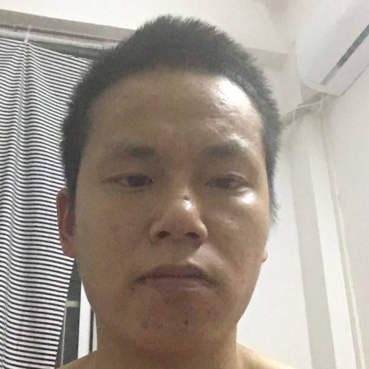 凉城挽手单纯的照片