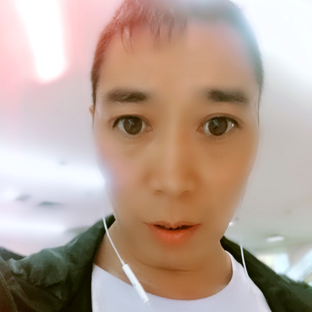 傲娇爱衬衫的照片