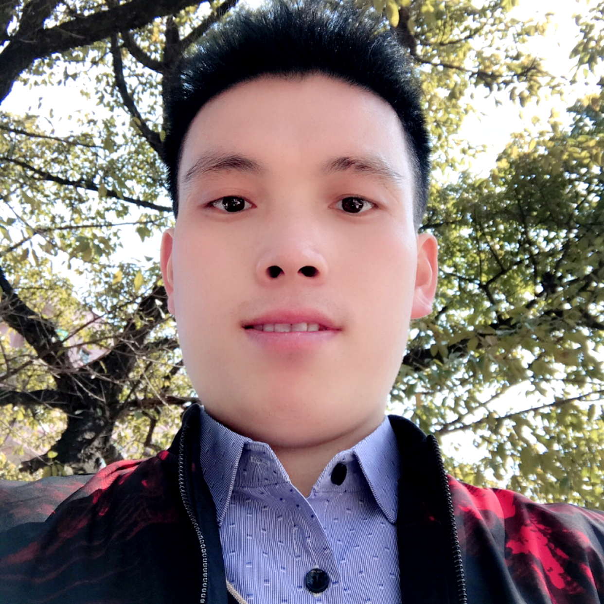 霓裳干净的照片