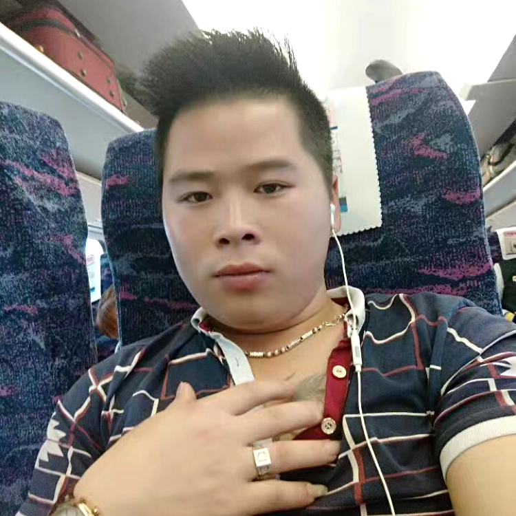 紧张吃醋大叔的照片