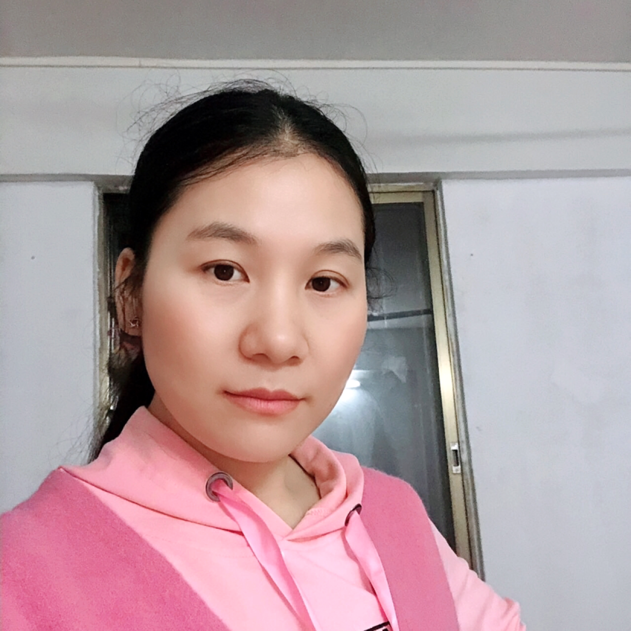 无私深拥月饼的照片