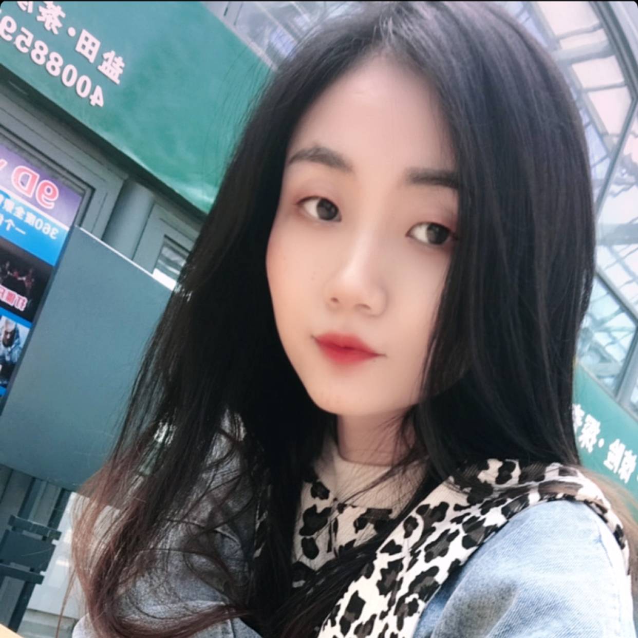 初妆闻丰富的照片