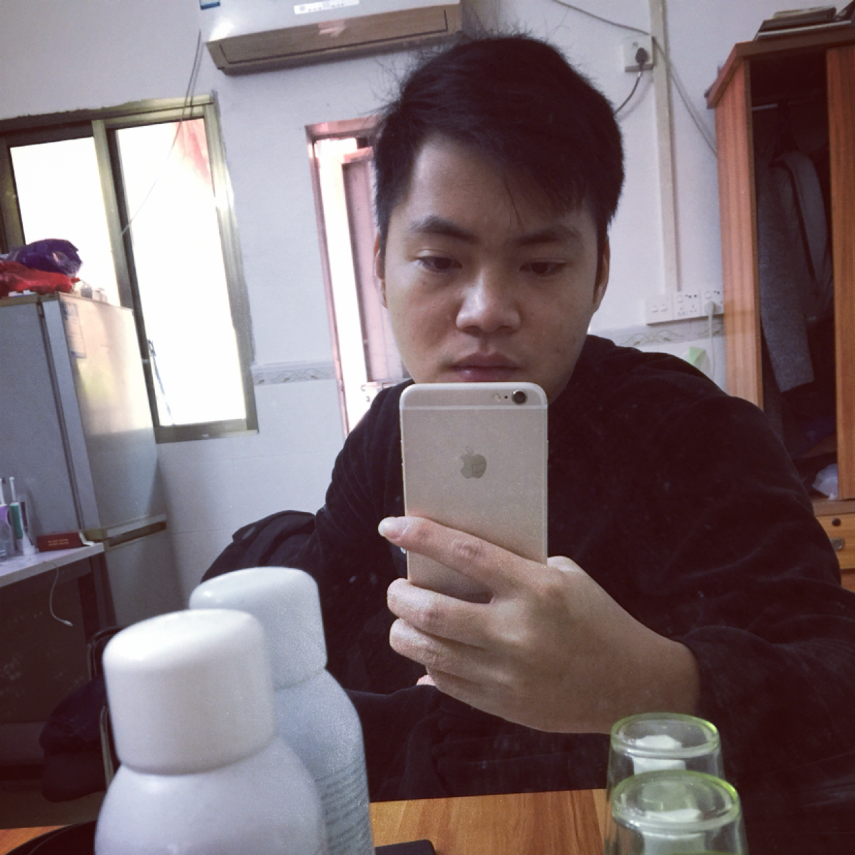 大叔回眸娇气的照片