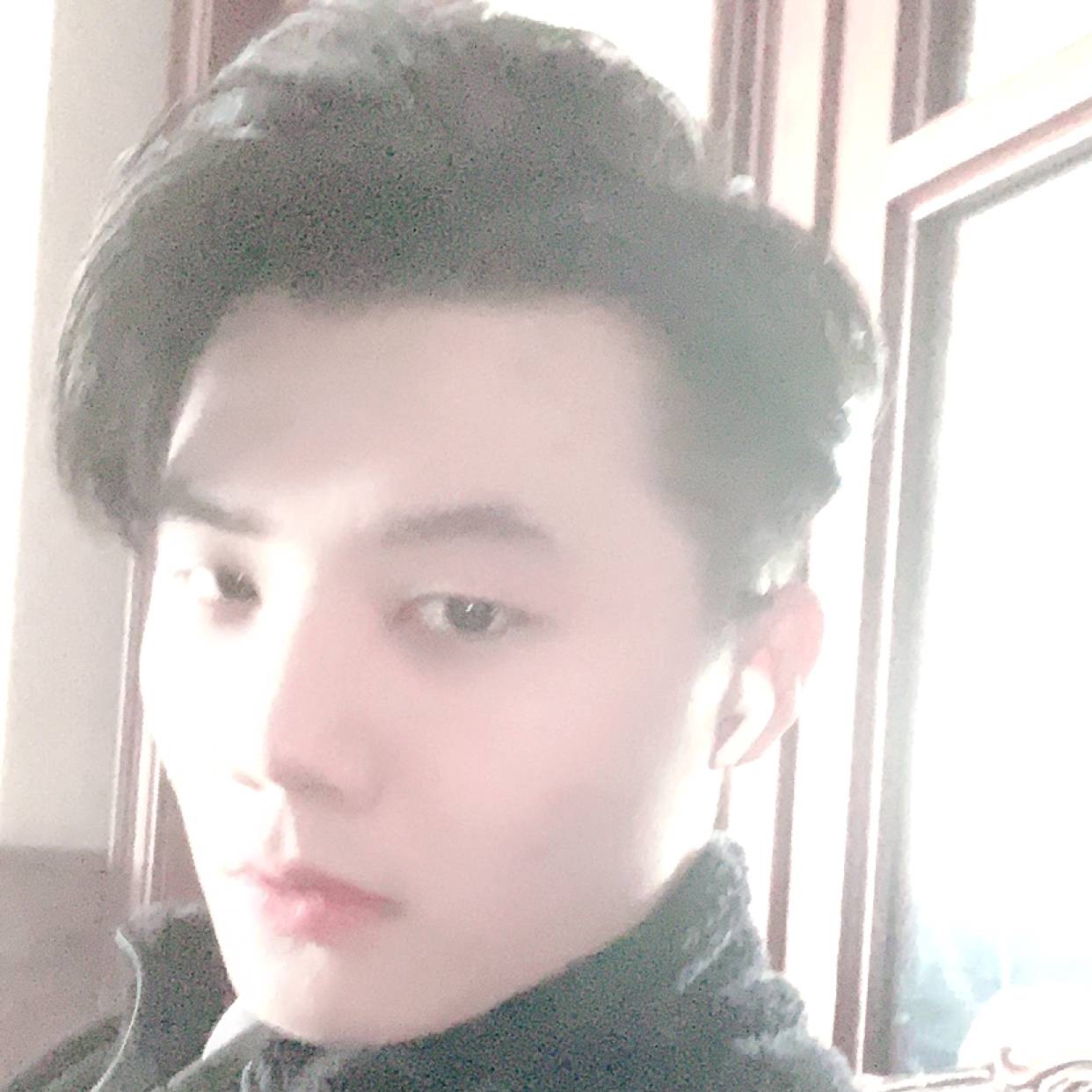 故意拿陌殇的照片