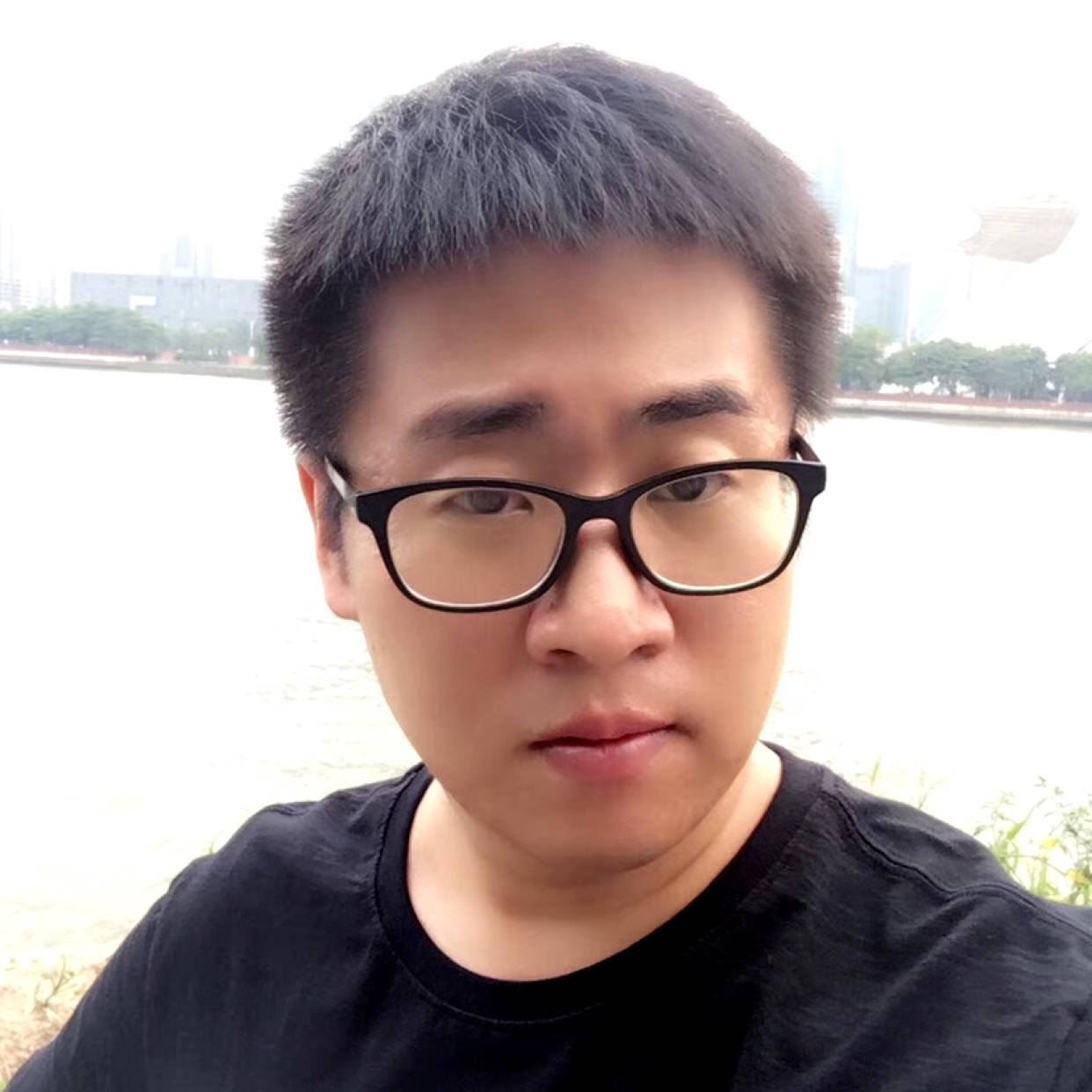 沉静深拥蛋挞的照片