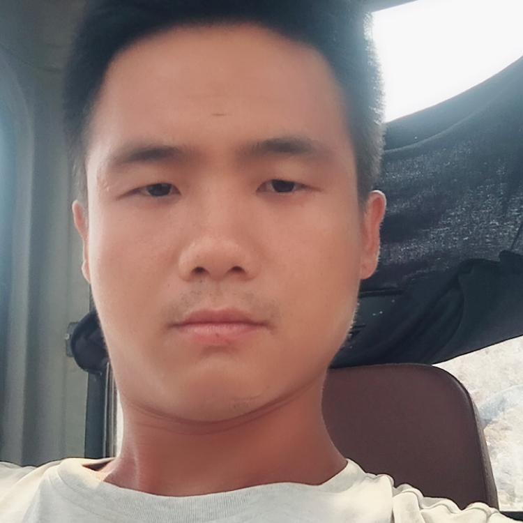稳重浅吻月饼的照片