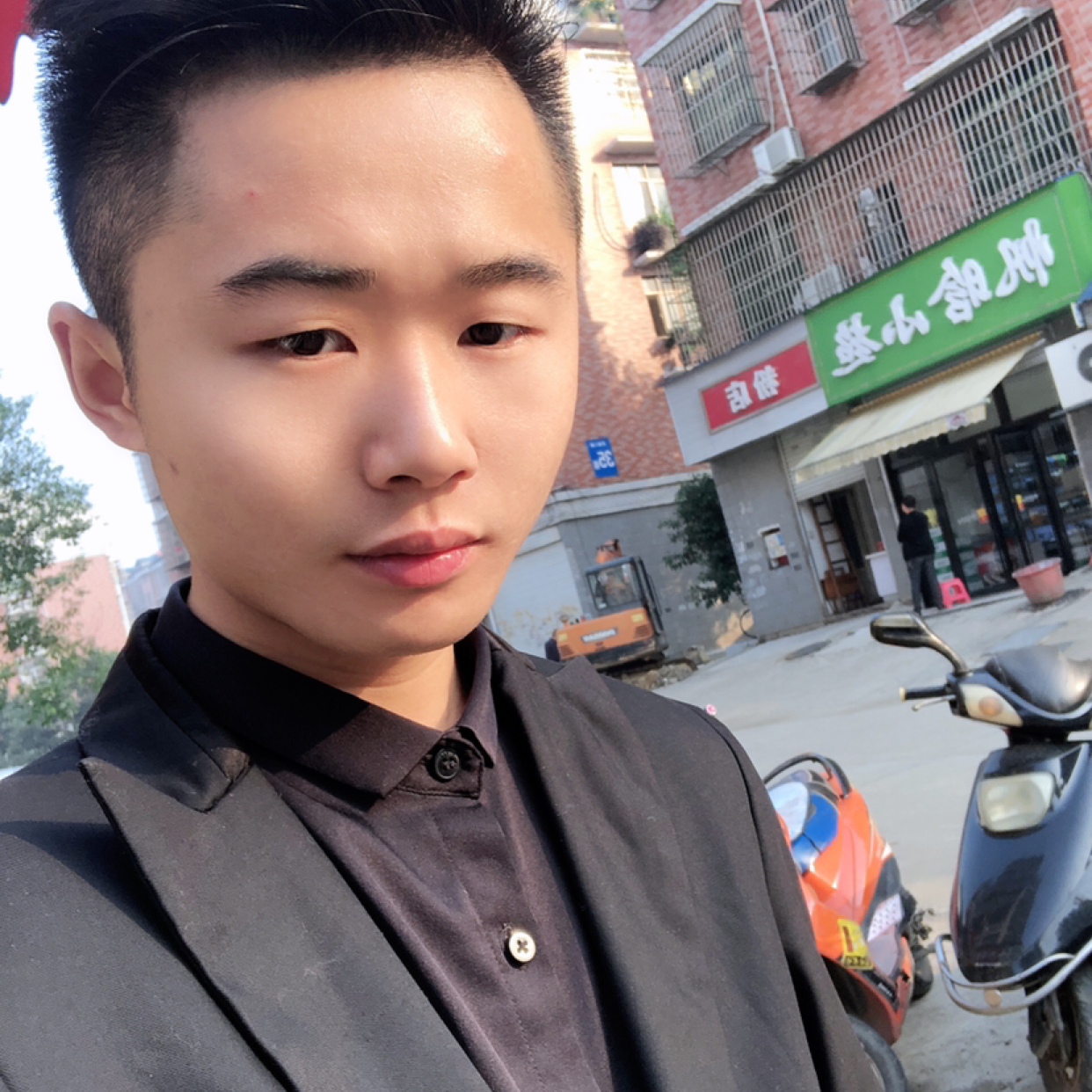 超帅拿画板的照片