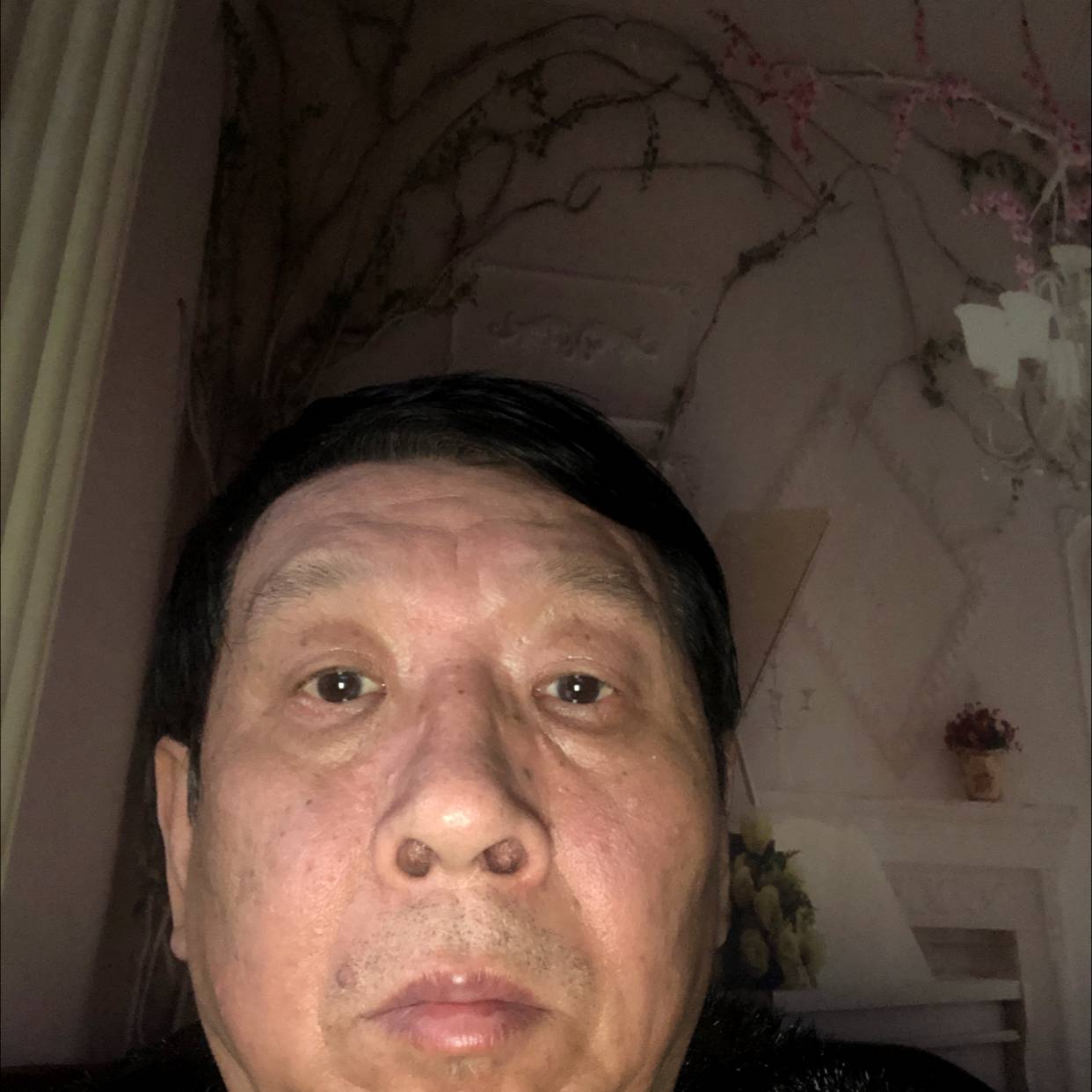 忧心爱恋口红的照片