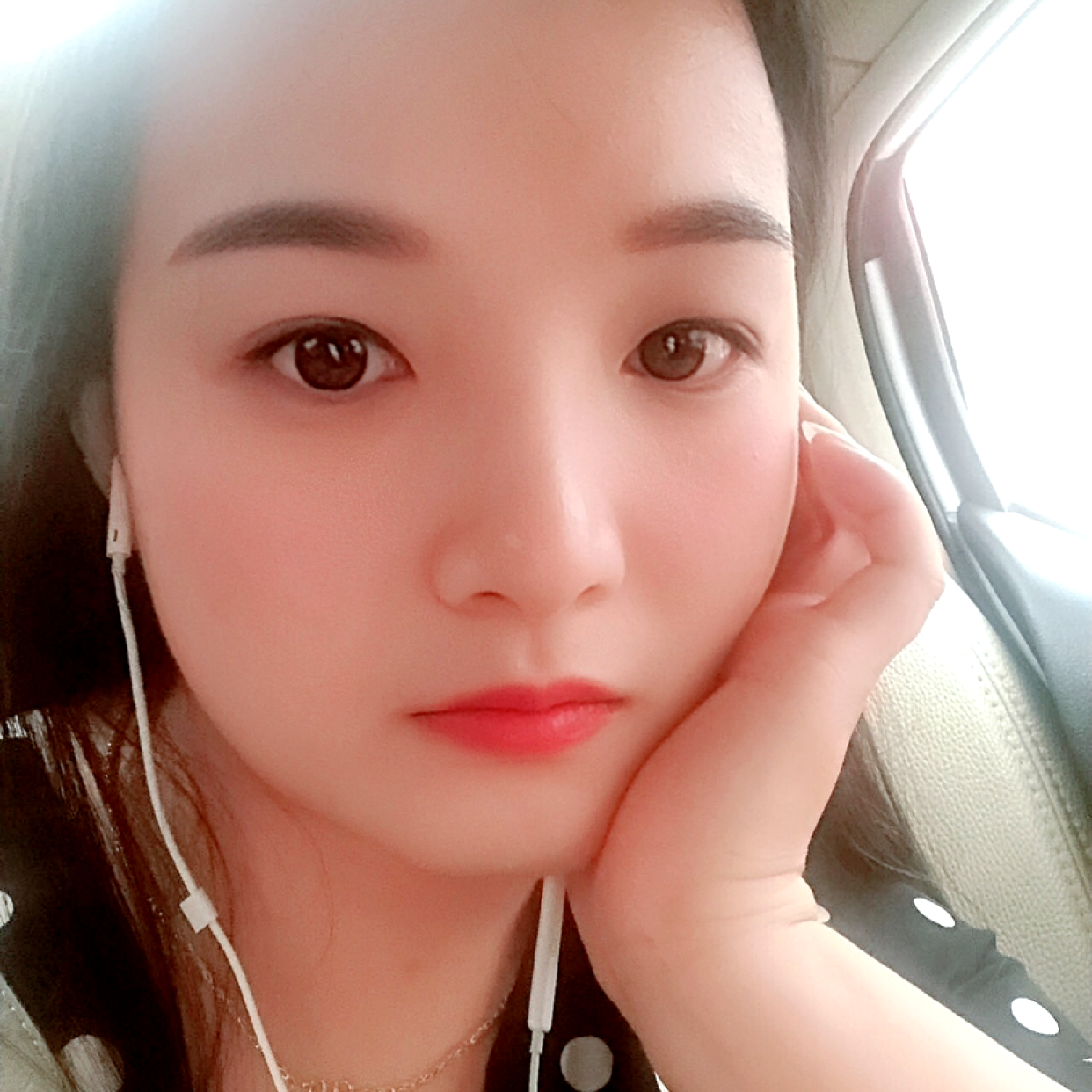 稳重闻溪流的照片
