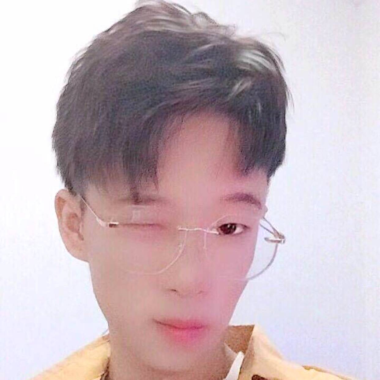 眼神相许称心的照片