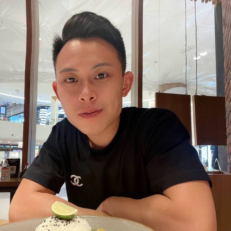 爱笑深拥冥王星的照片