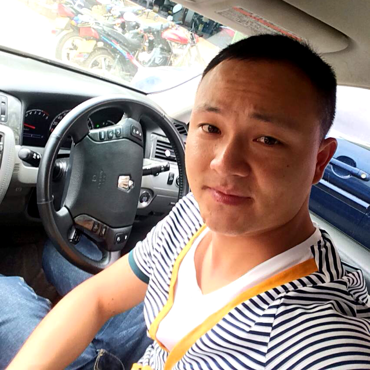 帅气苦恋羊的照片