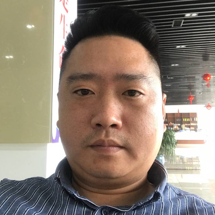 端庄方酒窝的照片