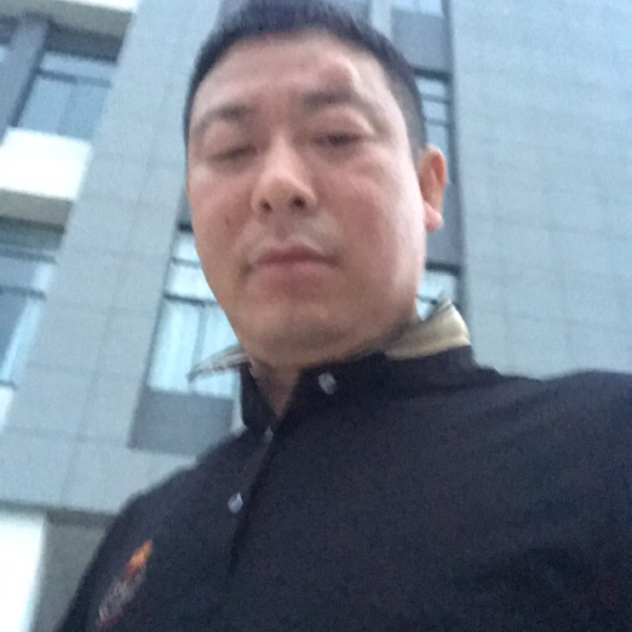 勤奋停止断夏的照片