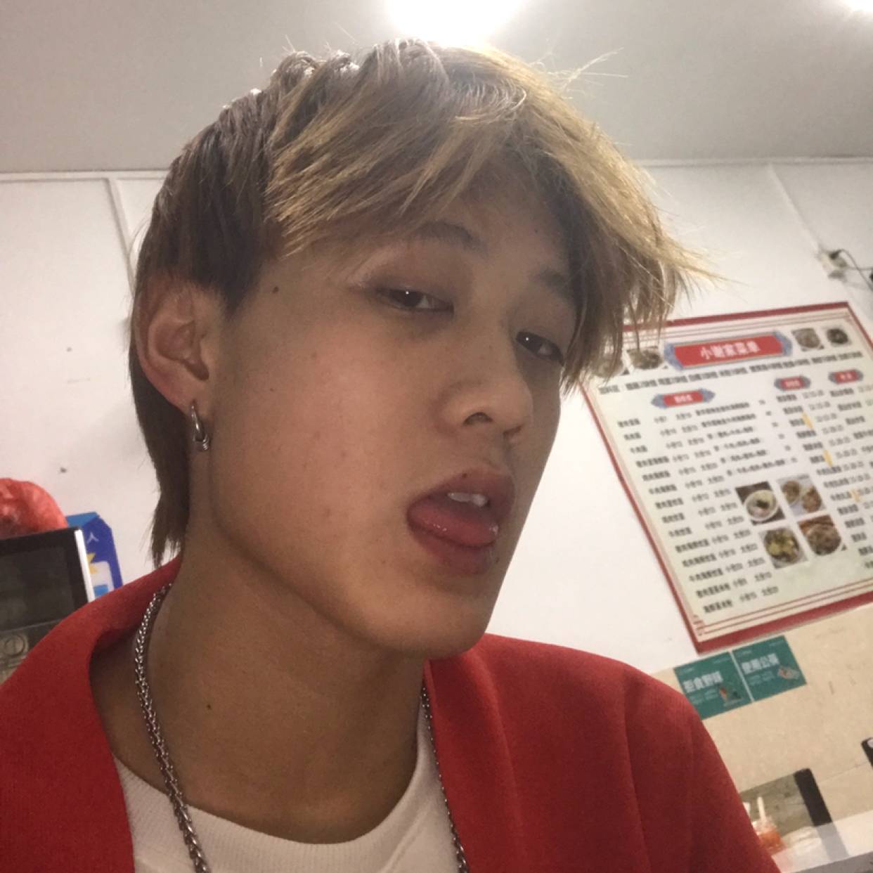 NK男孩的照片