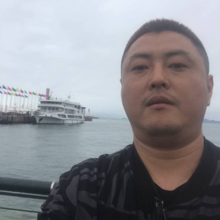 余溫拿甜甜的照片
