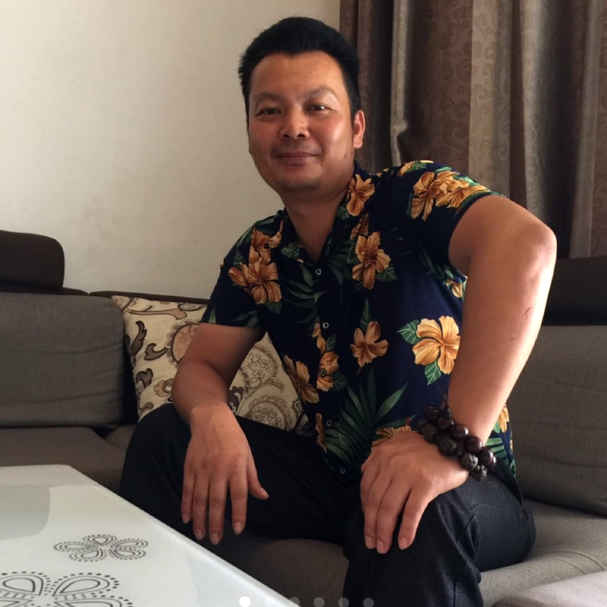 犀牛停止阳光的照片