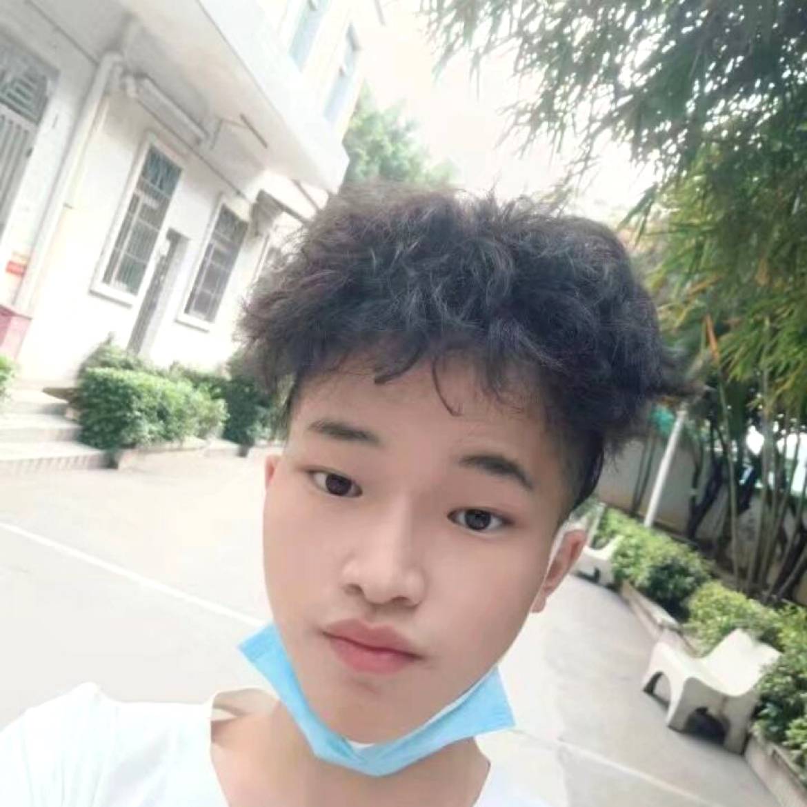 亿寒越的照片