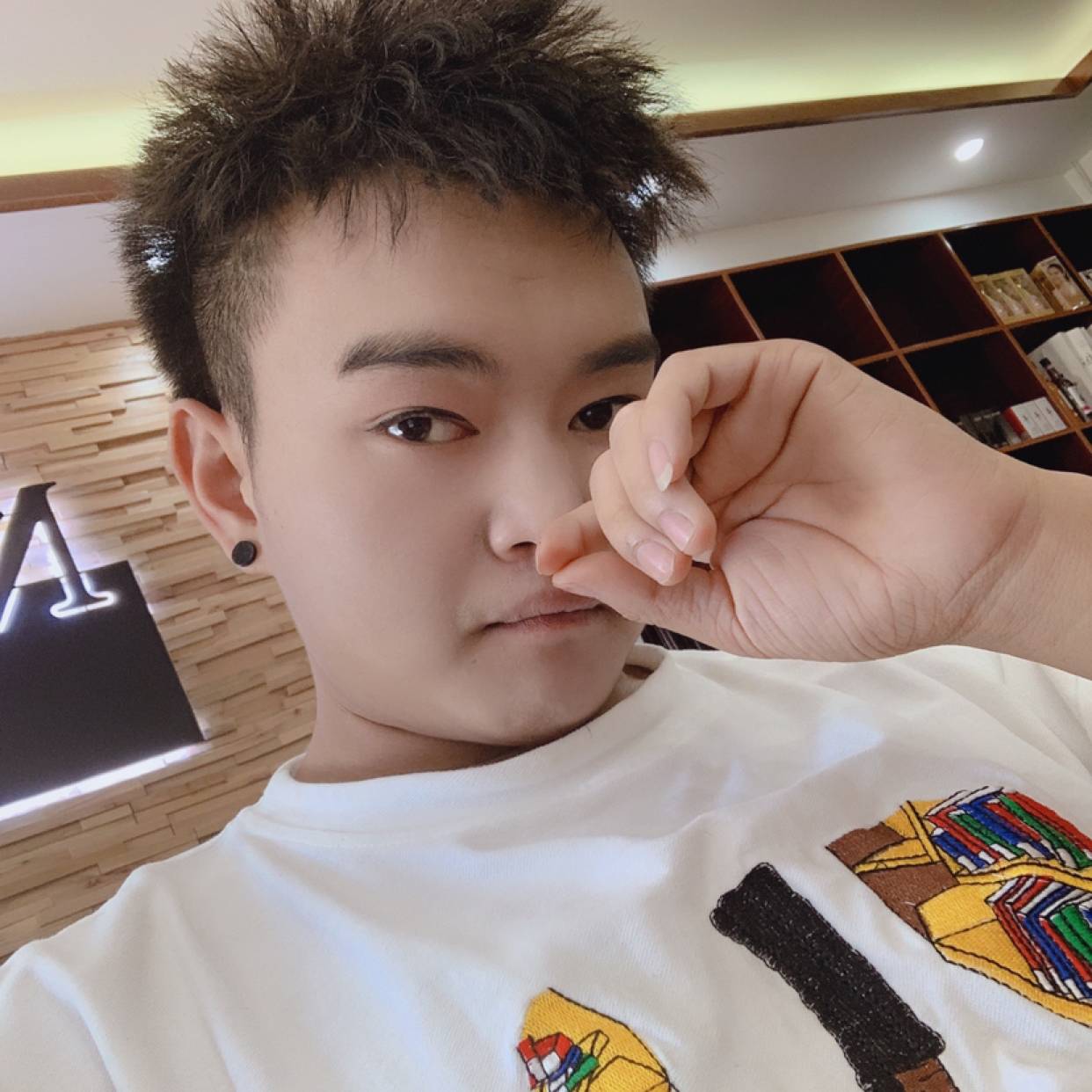 善良挽手乌龟的照片