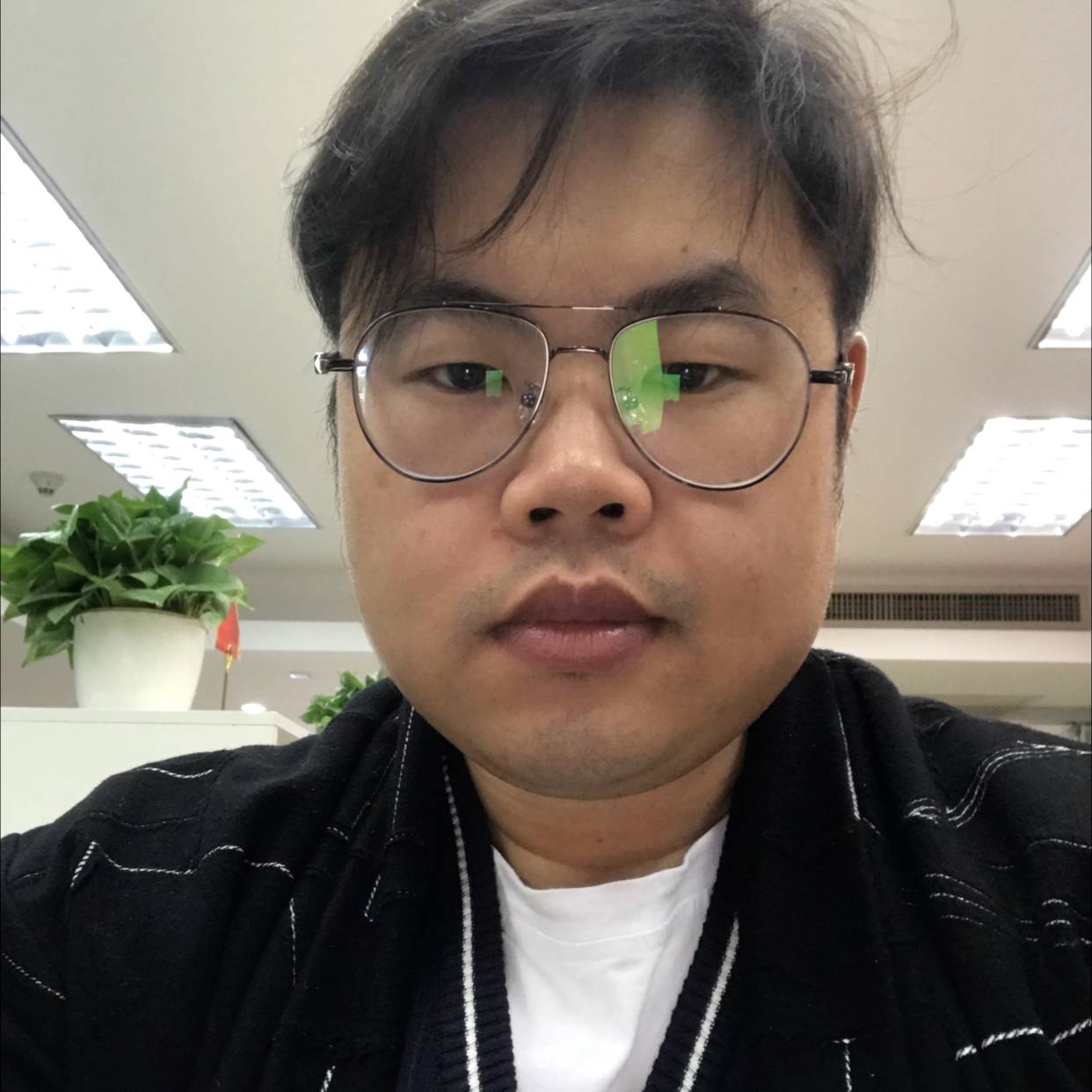 手套挽手还单身的照片