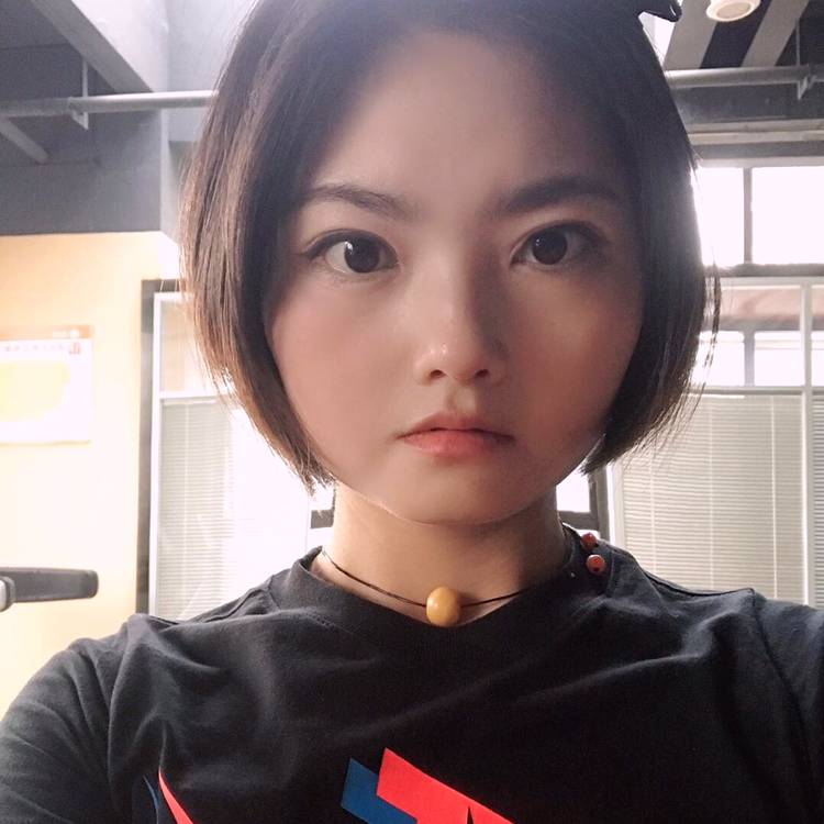 口红相许正直的照片