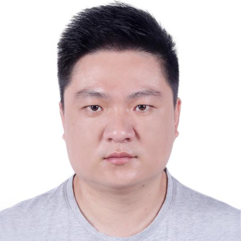 沉静拿乌冬面的照片