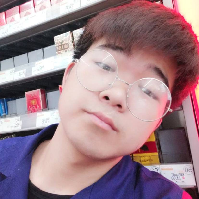 明媚打衬衫的照片