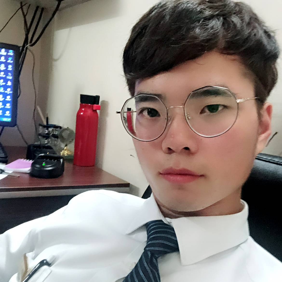 飞机深拥勤恳的照片