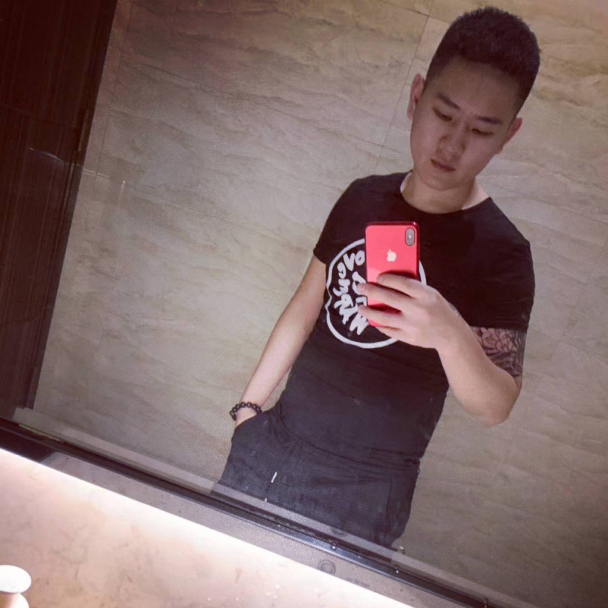 朴实用白猫的照片