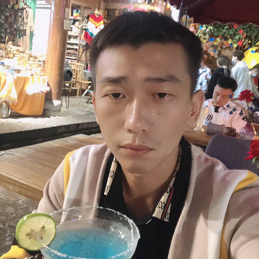 生动迎老虎的照片