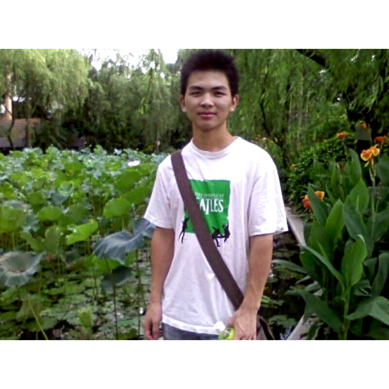 眼睛大挽手小土豆的照片