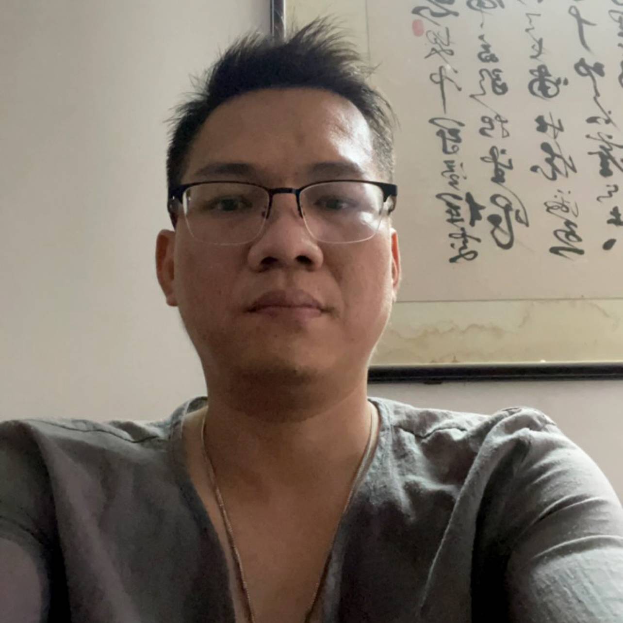天寂深拥俊逸的照片