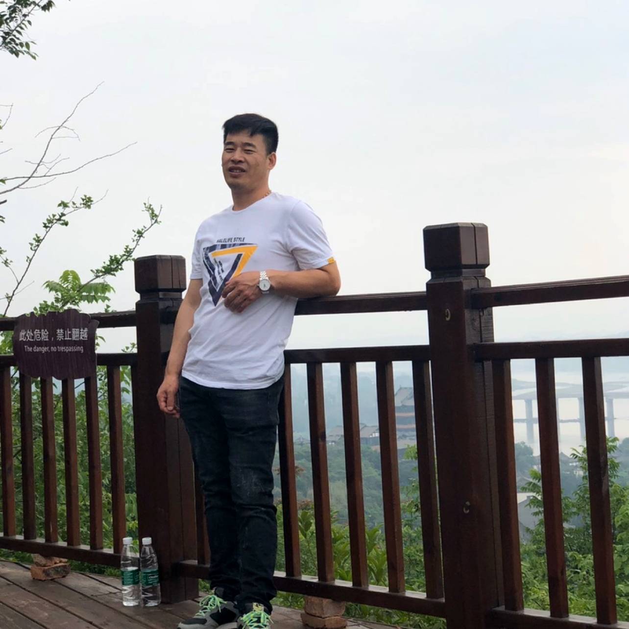 华云秋雨英丽的照片