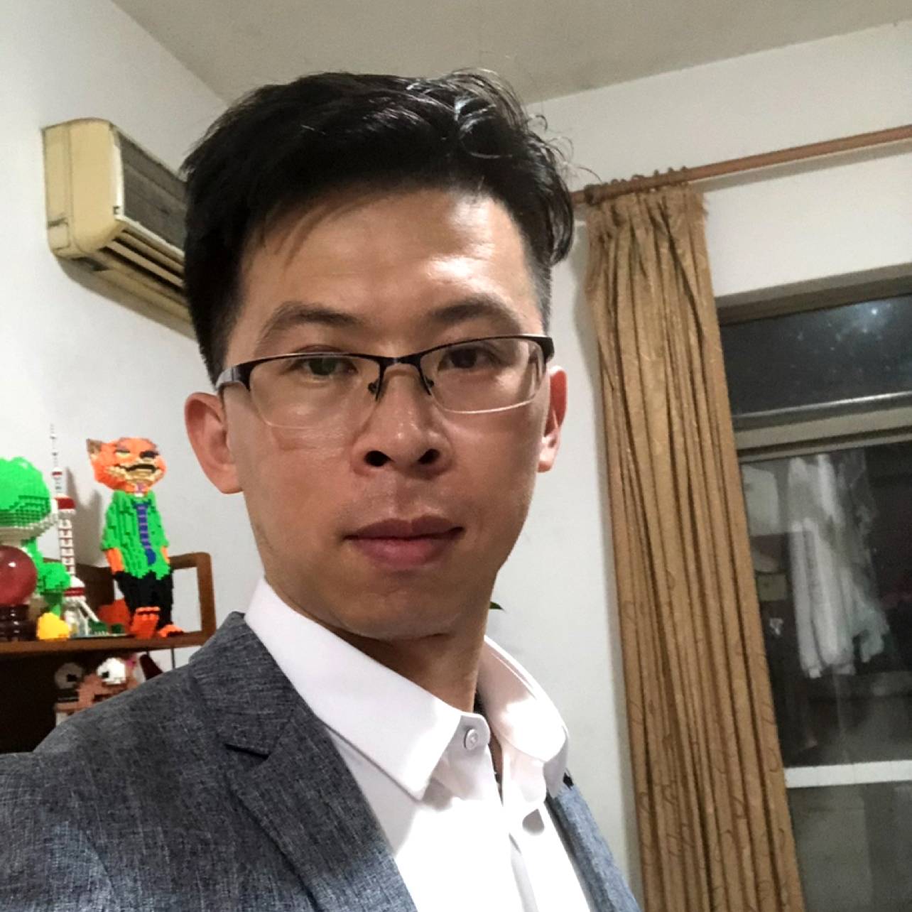 鸵鸟回首忐忑的照片