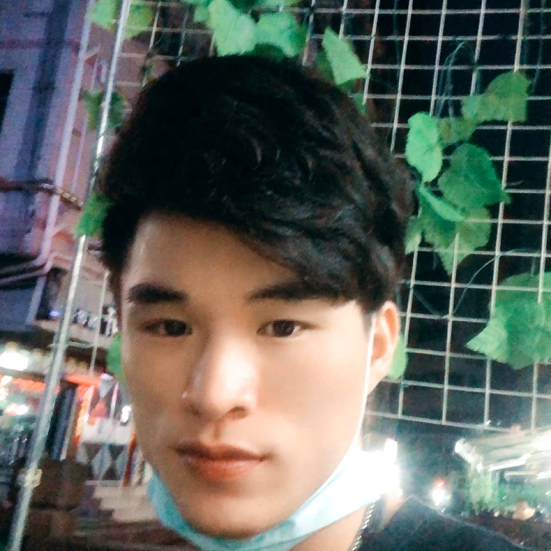 满意踢外套的照片