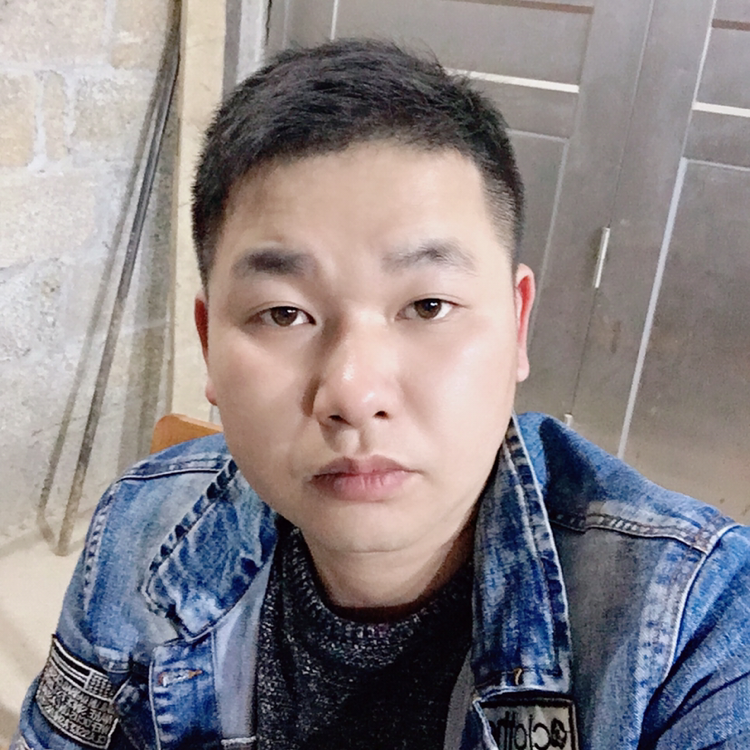 长颈鹿回眸浅唱的照片
