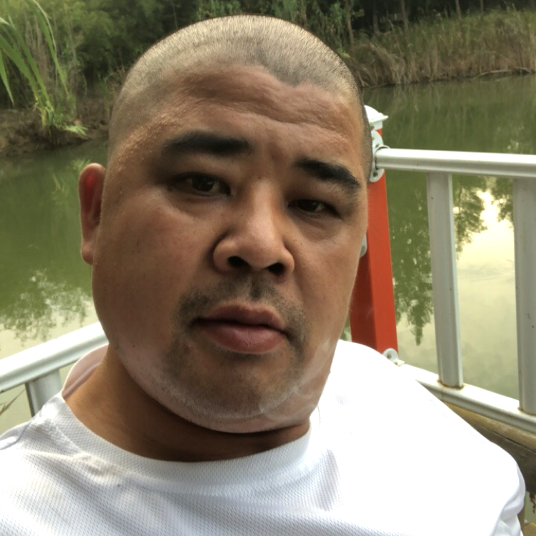 霸气吃醋热狗的照片