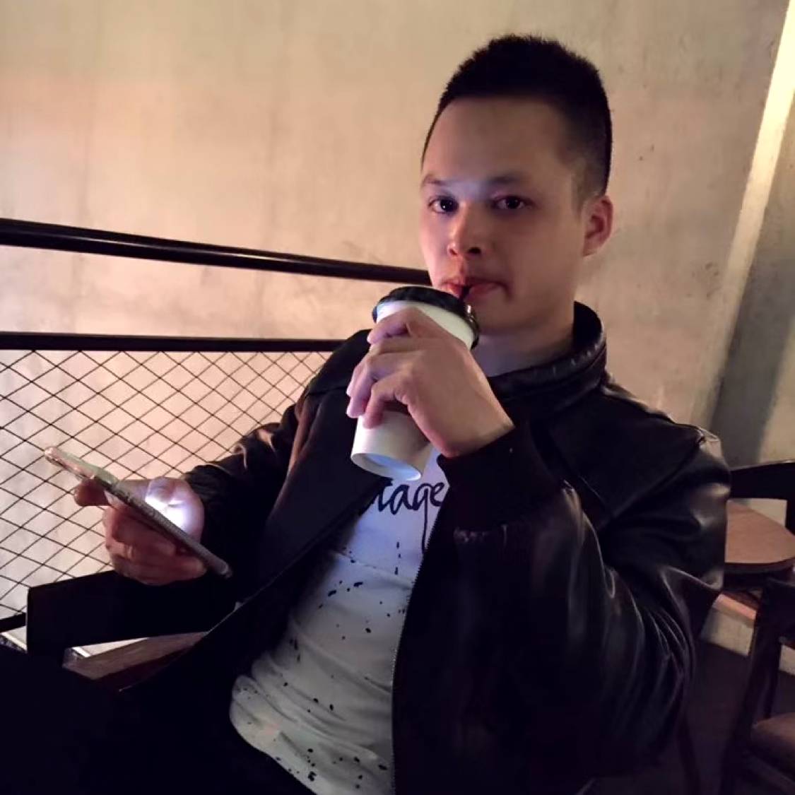 情动回眸无奈的照片